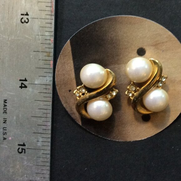 80s Classic Chic Earrings w Pearl Gold Rhinestone Glam #VintageGlam #80sElegance - Picture 2 of 2